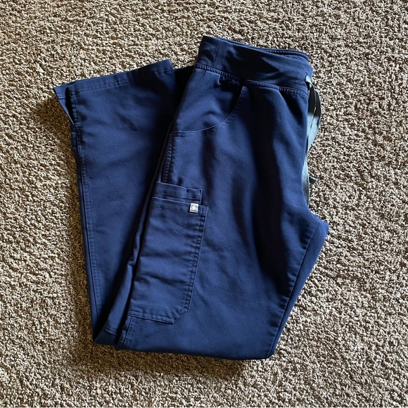 FIGS Navy Kade cargo scrub pants - Picture 1 of 1